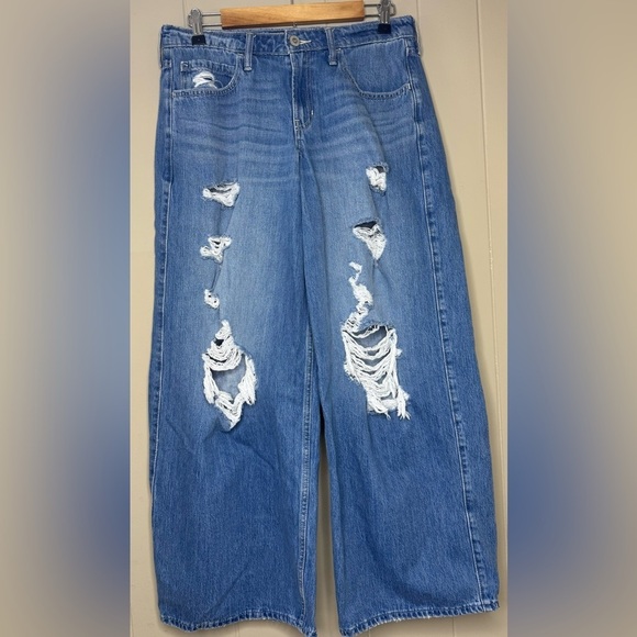 Hollister Low Rise Super Baggy Distressed Jeans Womens Size 4 - Picture 10 of 10